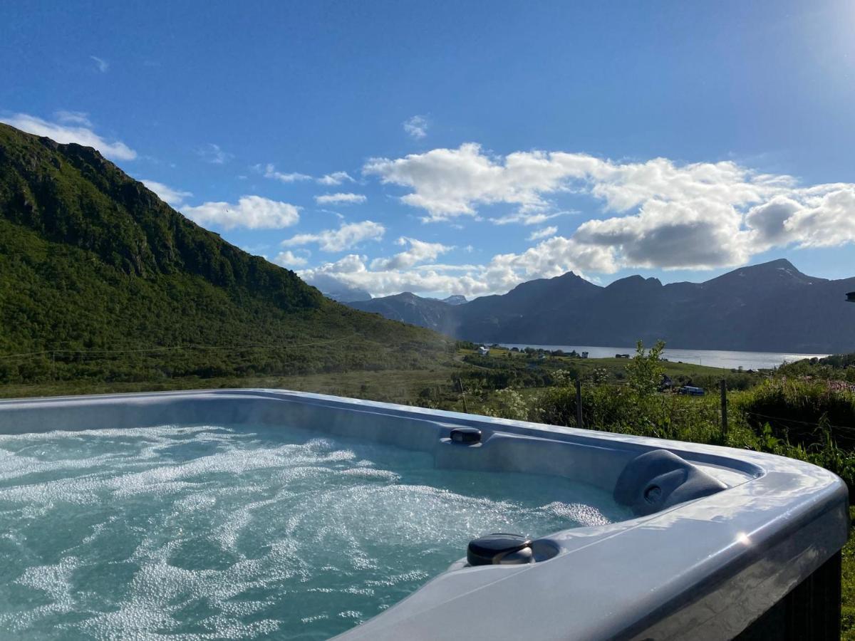 Villa Med Jacuzzi Og Nydelig Utsikt Gravdal  Exterior foto